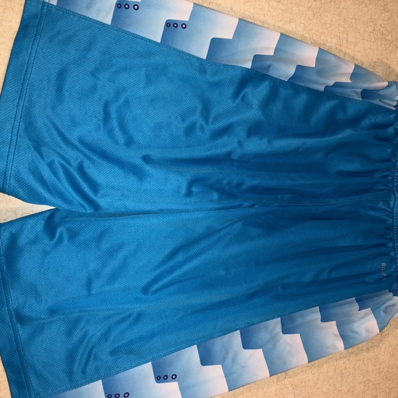 Men’s Nike LeBron Shorts - Picture 1 of 2